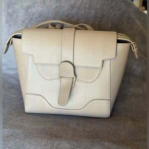 Medium Convertible Bagpack